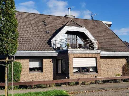 renovierte 3-Zimmer-Dachgeschosswohnung mit Balkon