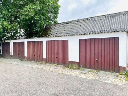 Raisdorf: Garage mit Stahlschwingtor in zentraler Lage