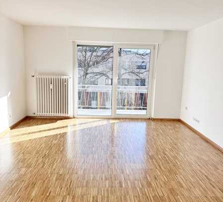 4 Zimmer im 2.OG, Parkett, 2x Balkon, Stellplatz im sanierten Haus