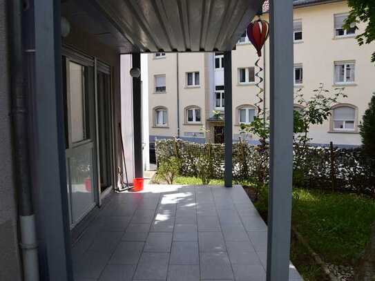 Exklusive 4-Zimmerwohnung mit großer Terrasse, Einbauküche und Garage im Herzen von Stuttgart-Ost