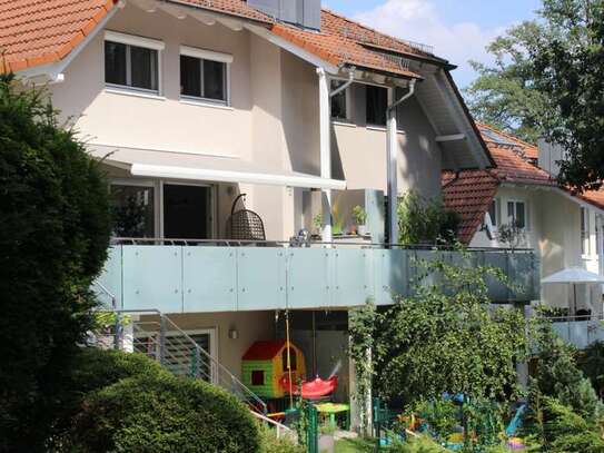 Exklusive DHH mit Einbauküche, Panoramakamin, kl. Garten und Garage