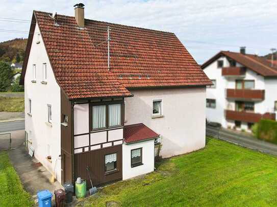 Gepflegter Wohnkomfort mit großem Garten und Ausbaupotenzial im Dachgeschoss