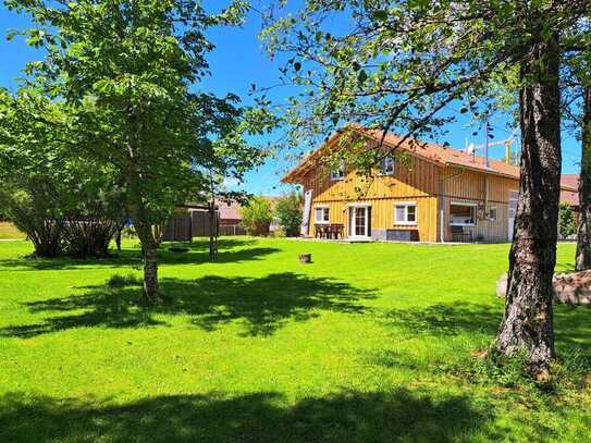 Wohnen Sie im voll ausgestatteten und möblierten Ferienhaus & großem Garten / gerne Wohnen auf Zeit