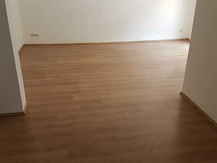 Gut geschnittene 2,5-Zimmer-Wohnung mit Balkon