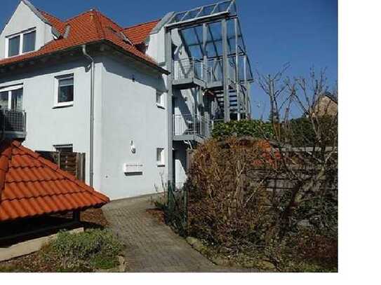 Stilvolle, modernisierte 4-Zimmer-Erdgeschosswohnung mit Terrasse/Einbauküche in Neustadtt