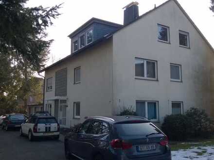 Renovierte 3 1/2 Zi, K, B, G-WC Wohnung in gepflegtem 3-FH