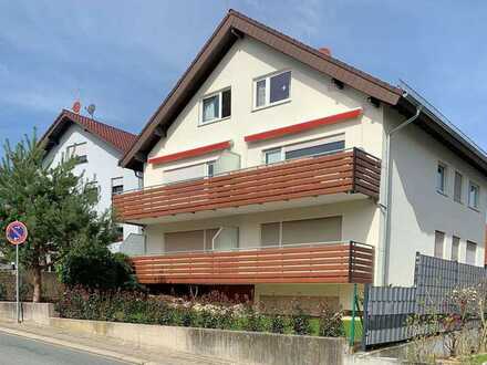 Schöne helle drei Zimmer Wohnung mit Küche, in ruhiger Wohnlage