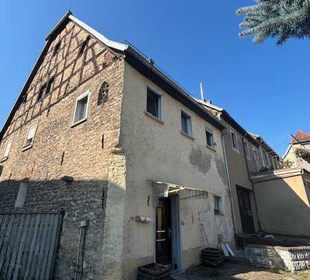 Attraktives Reihenendhaus (Altbau) mit viel Potential im Dachraum im Herzen Dettelbachs