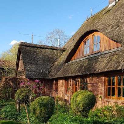 Bauernhaus im englischen Landhausstil in Alleinlage auf parkähnlichen Grundstück