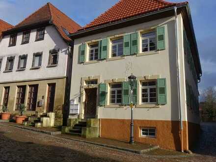 Attraktive 3 Zimmer Wohnung in Gundesheim in kernsaniertem historischem Wohnhaus