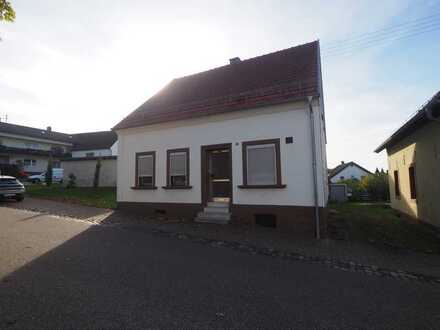 GEMTÜLICHES BAUERNHAUS MIT SCHEUNE UND SCHÖNEM GARTEN