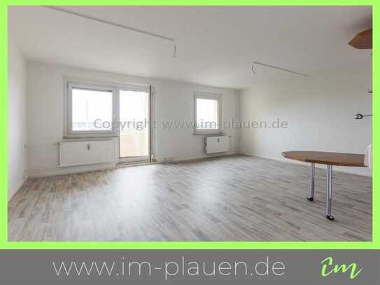 3 Zimmerwohnung mit Balkon in Plauen Chrieschwitz - Einbauküche und moderner PVC- Belag