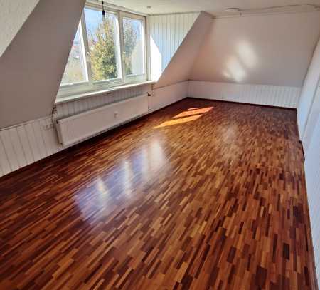 740 € - 62 m² - 3.0 Zi. DG mit Ausblick auf Hall
