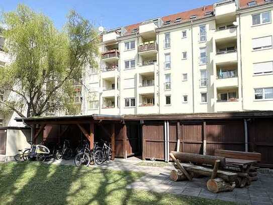 Top Sanierte 2,5-Zimmer DG-Wohnung mit Balkon, Aufzug und Stellplatz im beliebten Striesen