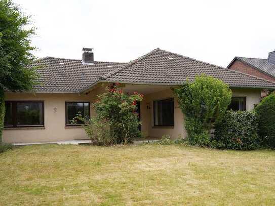 * Gepflegter Außenbereich & großzügige Südterrasse * - Winkelbungalow mit Garage in Groß Ilsede