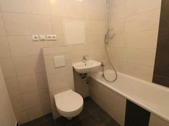 Viel Platz für die ganze Familie - neu sanierte Wohnung mit Aufzug & Balkon!!!