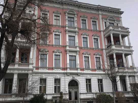 Eigentumswohnung nahe Botanischen Garten in auffälligem saniertem Stuckaltbau - NUR ANLAGE !!!