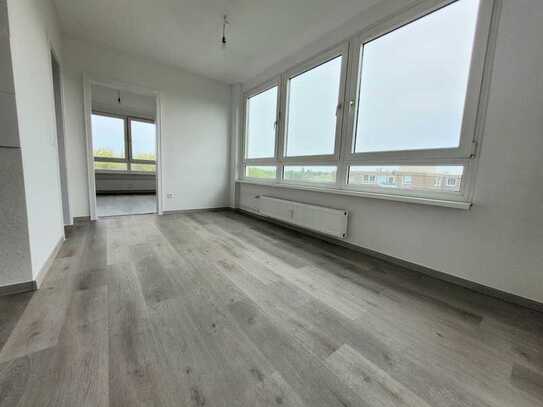 **frisch renovierte 3-Zimmer-Wohnung mit Balkon und Aufzug!**