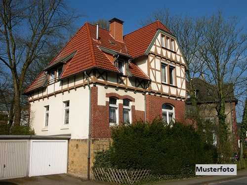 Doppelhaushälfte, Garten und Garage