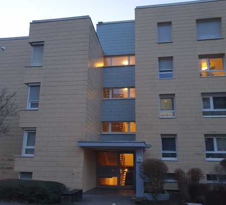 Geschmackvolle Wohnung mit drei Zimmern sowie Balkon und Einbauküche in Pforzheim