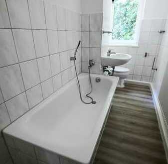 *Frisch renoviert* 3R-Wohnung mit Balkon & Badewanne wartet auf Sie!