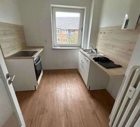 Schöne 3 Zimmerwohnung in Mürwik mit Balkon zum Renovieren