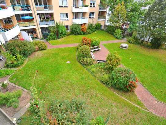 Erstbezug nach Sanierung - helle, ruhige 2-Zimmerwohnung mit Balkon und neuer Einbauküche