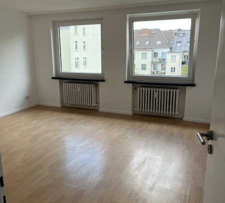 Helle, frisch renovierte DG Wohnung ***Bezugsfertig***