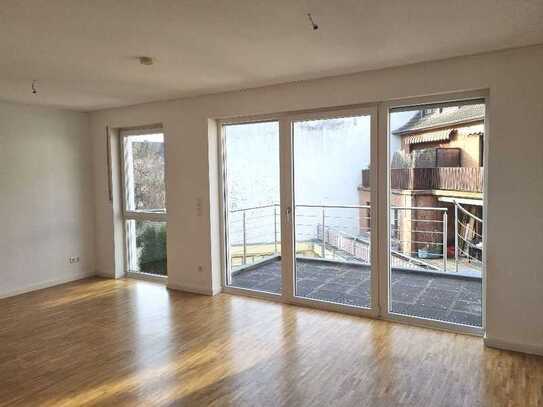 Helle 2-Zimmer Wohnung mit offener Küche und Terrasse