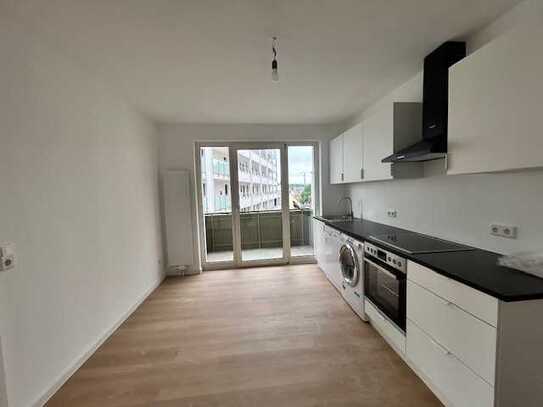 Sanierte 2 Zimmerwohnung! mit Balkon und Einbauküche - Zweitbezug!