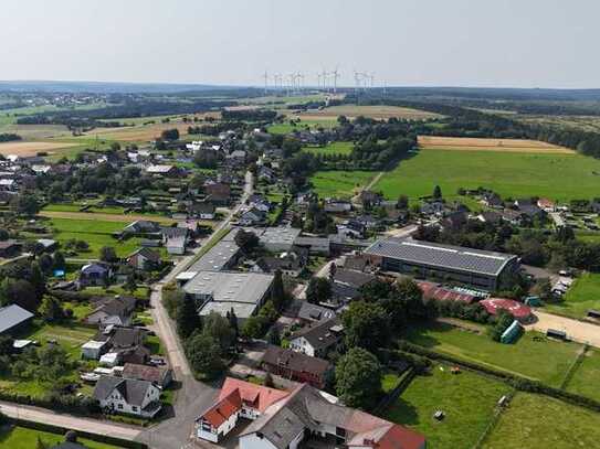 Gewerbepark bestehend aus Lager & Hallenflächen sowie einem Bürokomplex