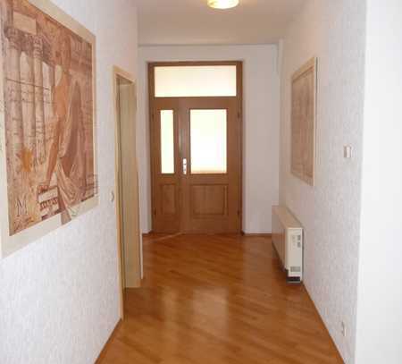 Günstige 4-Raum-Wohnung mit guter Innenausstattung