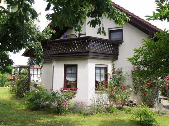 Familienfreundliches Landhaus im Ortskern Arenshausen