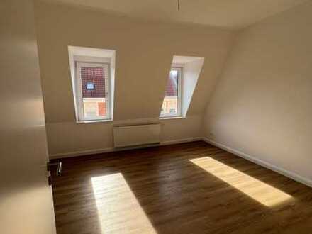 Exklusive 2-Zimmer-Küche-Bad-Dachgeschosswohnung - Erstbezug nach Kernsanierung