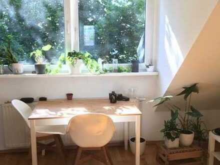 Eigennutzer aufgepasst: Gemütliche DG-Wohnung mit Domblick