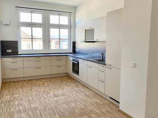* schöne, WG-geeignete 3-Raum-Wohnung mit Einbauküche und Blick auf den Elbhang * 5968 *