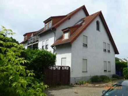 Schöne Dachgeschoss Eigentumswohnung mit Stellplatz in guter Lage in 64569 Nauheim