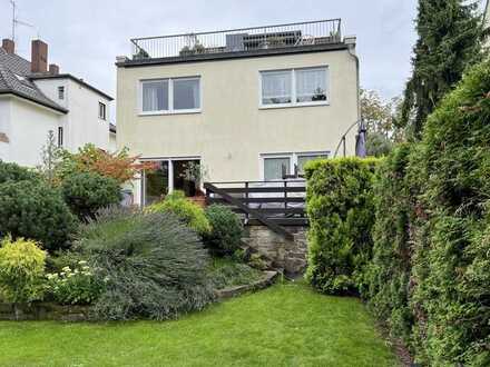 Helle, hochwertig ausgestattete Wohnung über 2 Etagen für Gartenliebhaber in Bonn-Beuel, Nähe Rhein!