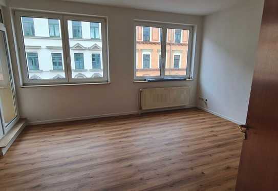 Vollständig renovierte 1-Zimmer-Wohnung mit Balkon und Einbauküche in Leipzig