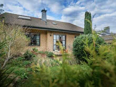 Bringen Sie Ihren Traum zum Blühen - Einfamilienhaus mit schönem Garten und Garage in Oer!