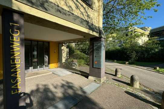 Schönes helles Büro in einem Bürohaus