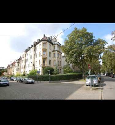 Wunderschöne 3 Zimmer Altbauwohnung