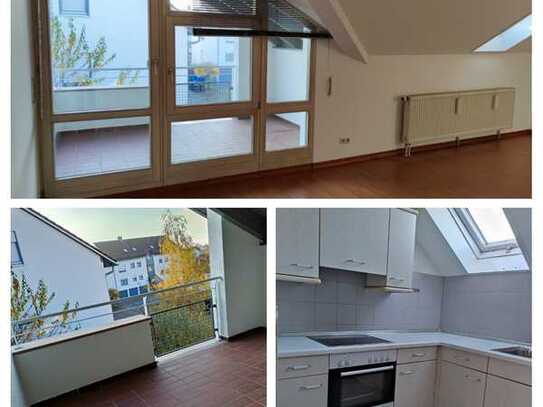 Helle Dachgeschosswohnung mit Küche + Loggia + Garage + Hausmeister Service / provisionsfrei