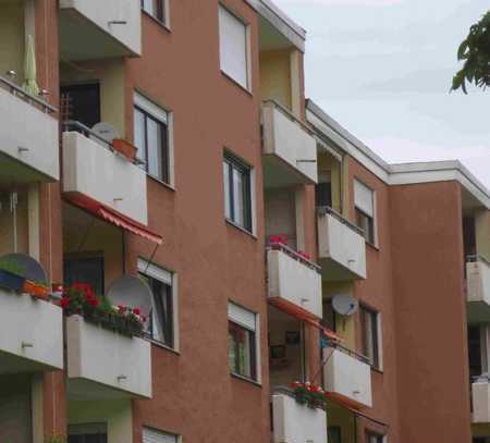 Nur mit Wohnberechtigungsschein 1. Förderweg - gut geschnittene Wohnung mit Balkon