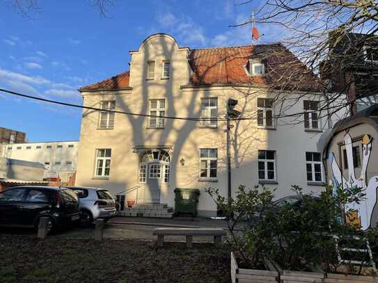 Frei - 2 Zimmer - Lübecker Altstadt mit Blick auf die Petrikirche