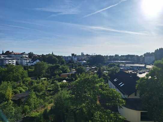 Über den Dächern der Stadt - Tolle Dachgeschosswohnung mit EBK!