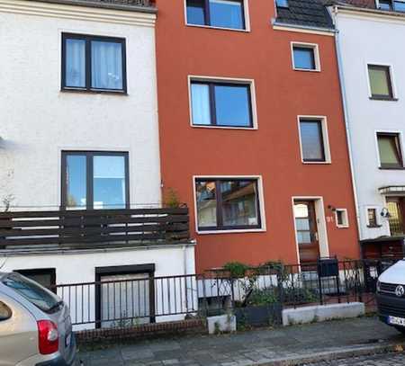 Charmantes Mehrfamilienhaus für 3 Parteien in zentraler Lage - Sanierter Altbau vor 6 Jahren!