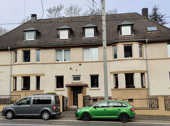 Am Schlosspark Borbeck: helle 3-Raum im DG eines stilvollen 8-Fam.-Hauses mit Gartennutzung