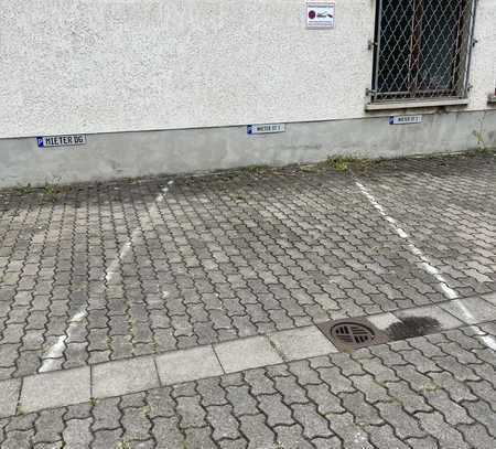 Stellplatz Parkplatz PKW im Innenhof Pabststraße 1 - Nähe Amtsgericht