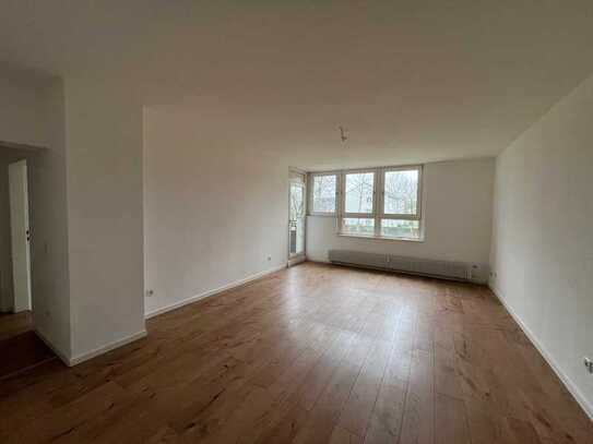 **Frisch renovierte 3-Zimmer Wohnung mit Balkon!**